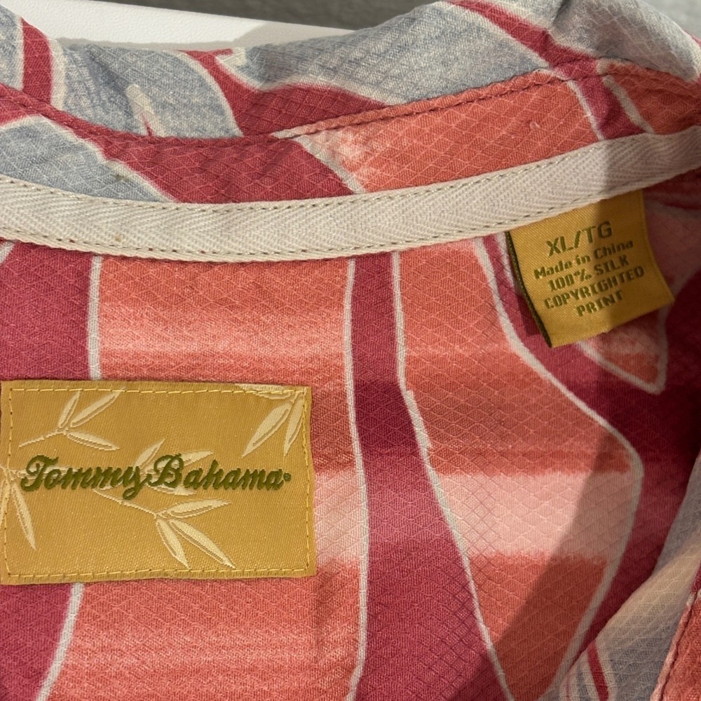Tommy Bahama Silk Button Up Shirt Mens XL Red Coral Hawaiian Tropical Leaf - Picture 2 of 10